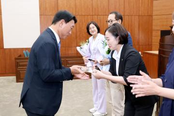 제9대 전반기 공로패 수여식