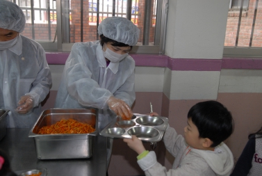 초등학교 친환경 무상급식 현장 방문